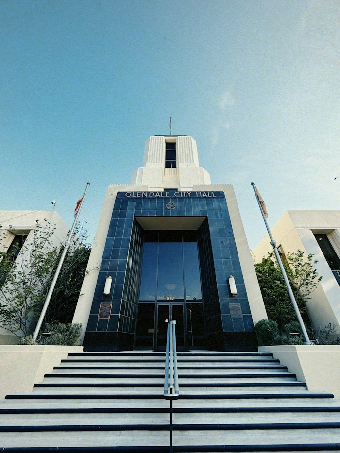 Edificio público de referencia; imagen ilustrativa, no corresponde a una sede de PROCESSIN